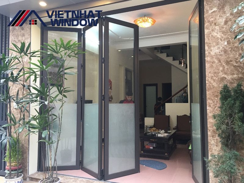 Cửa đi xếp trượt 4 cánh – Bí quyết mở rộng không gian không cần đập phá